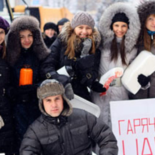 Молодь Івано-Франківська зігрівала перехожих