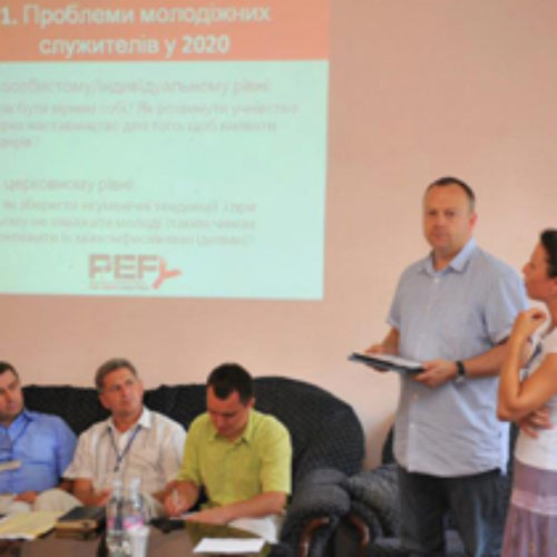 Щоби утримувати молодь в церквах, треба навчати їх лідерству