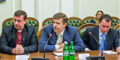 Анатолій  Козачок: «В Україні потрібен рамковий закон про благодійність, час державі поділитися важелями впливу з церквами»
