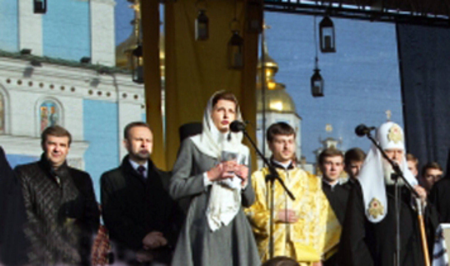 Президентська сім’я молилася за сиріт разом із віруючими різних віросповідань