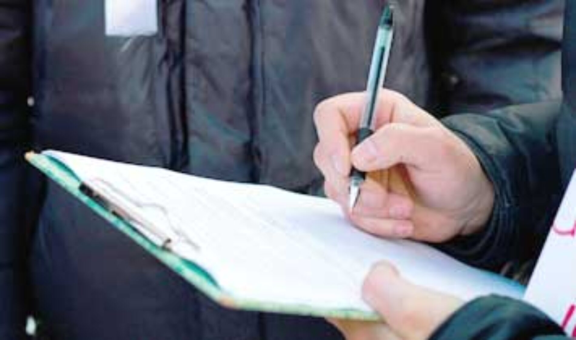 Серед суспільних інституцій українці найбільше довіряють Церкві