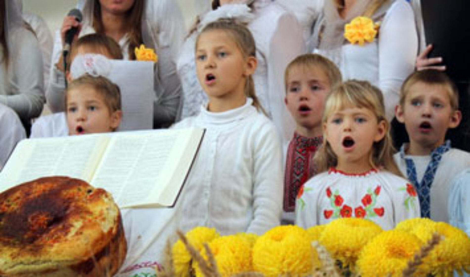 Плід, що виростав 20 років – привітати з ювілеєм церкву ХВЄ у Тарасівці прийшла влада і сільська інтелігенція