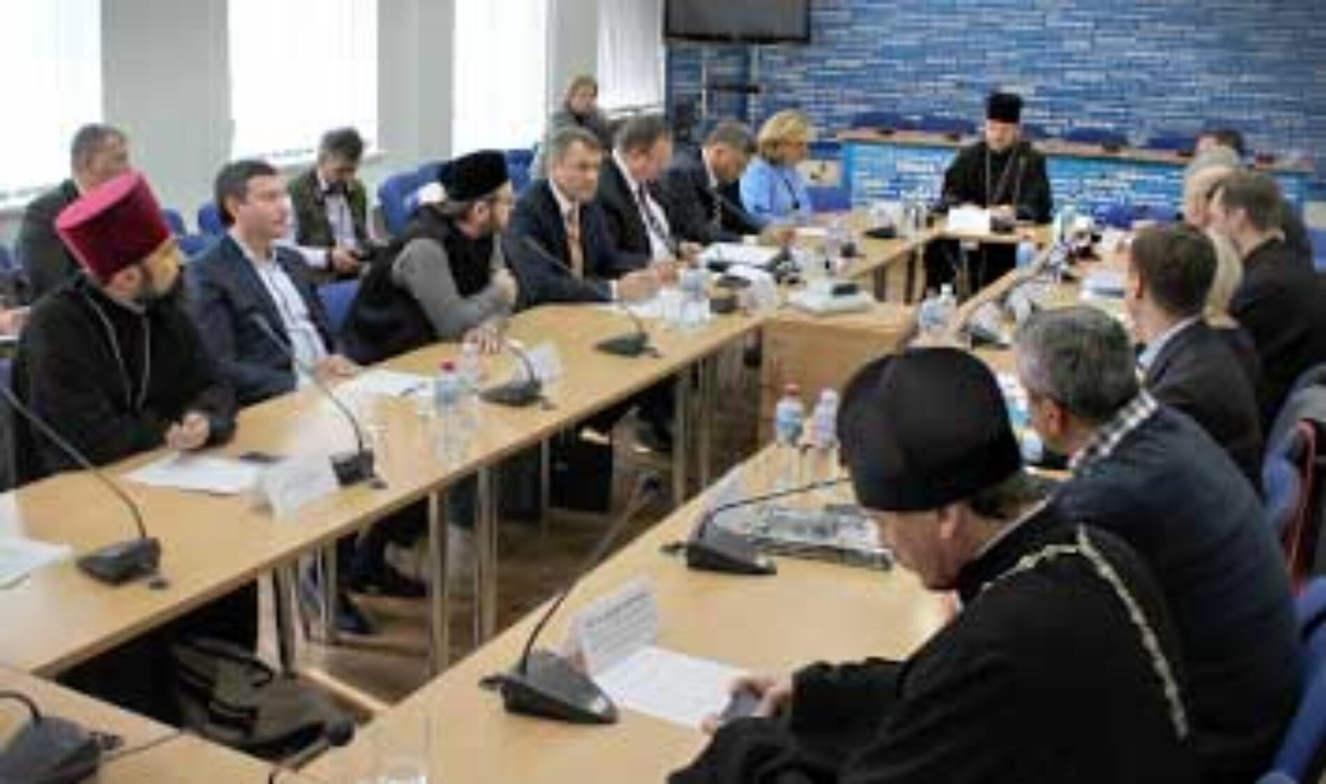 «Нам потрібен базовий закон про капеланство» – учасники круглого столу в «Укрінформі»