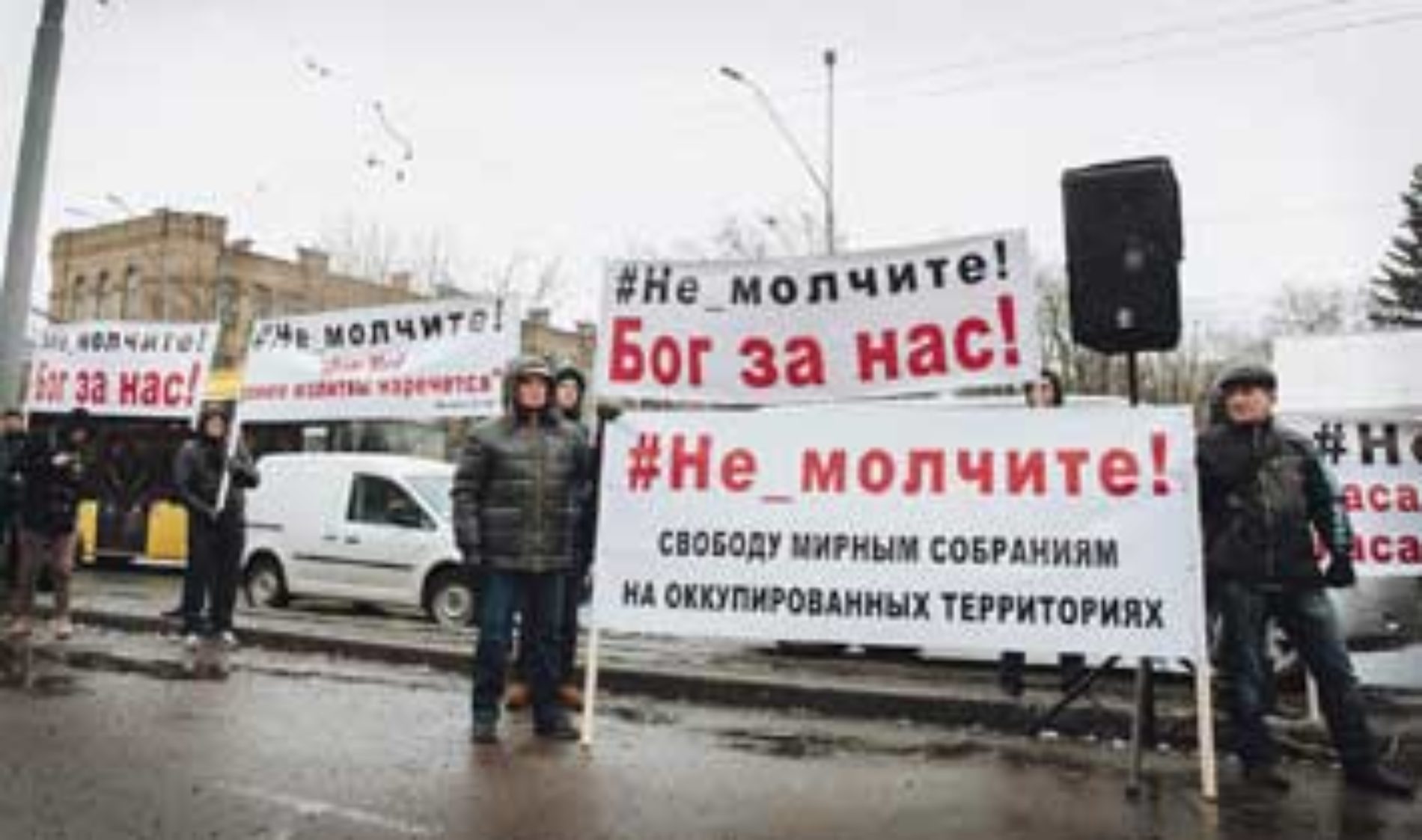 Мирний протест християн проти дій окупаційної влади у Криму перед Посольством РФ вразив поліцію та солдат Нацгвардії