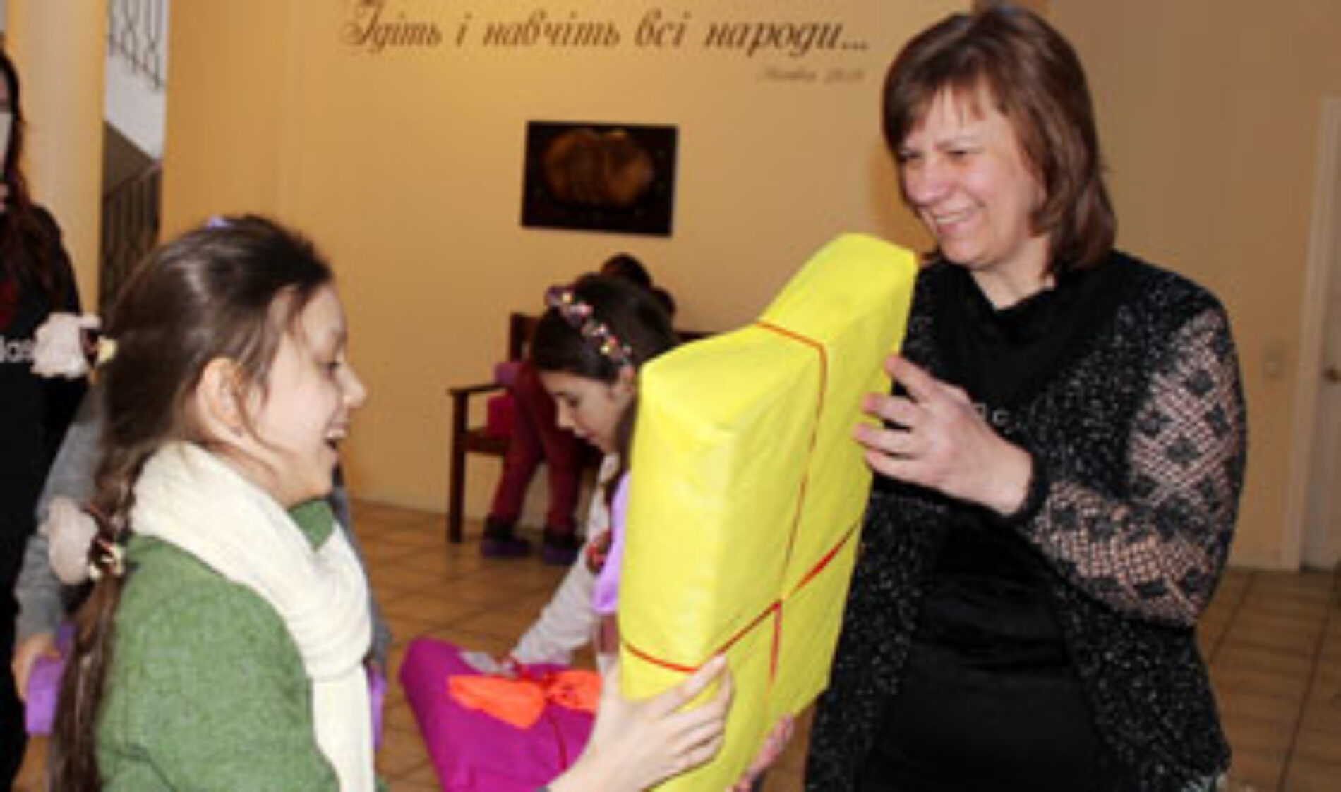 Євангельська теологічна семінарія та церква «Філадельфія» влаштували свято Різдва для маленьких переселенців зі Сходу України
