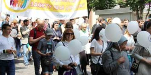 Всеукраїнська хода на захист сім’ї та дітей розпочнеться на Софіївської площі і завершиться святом у Маріїнського парку