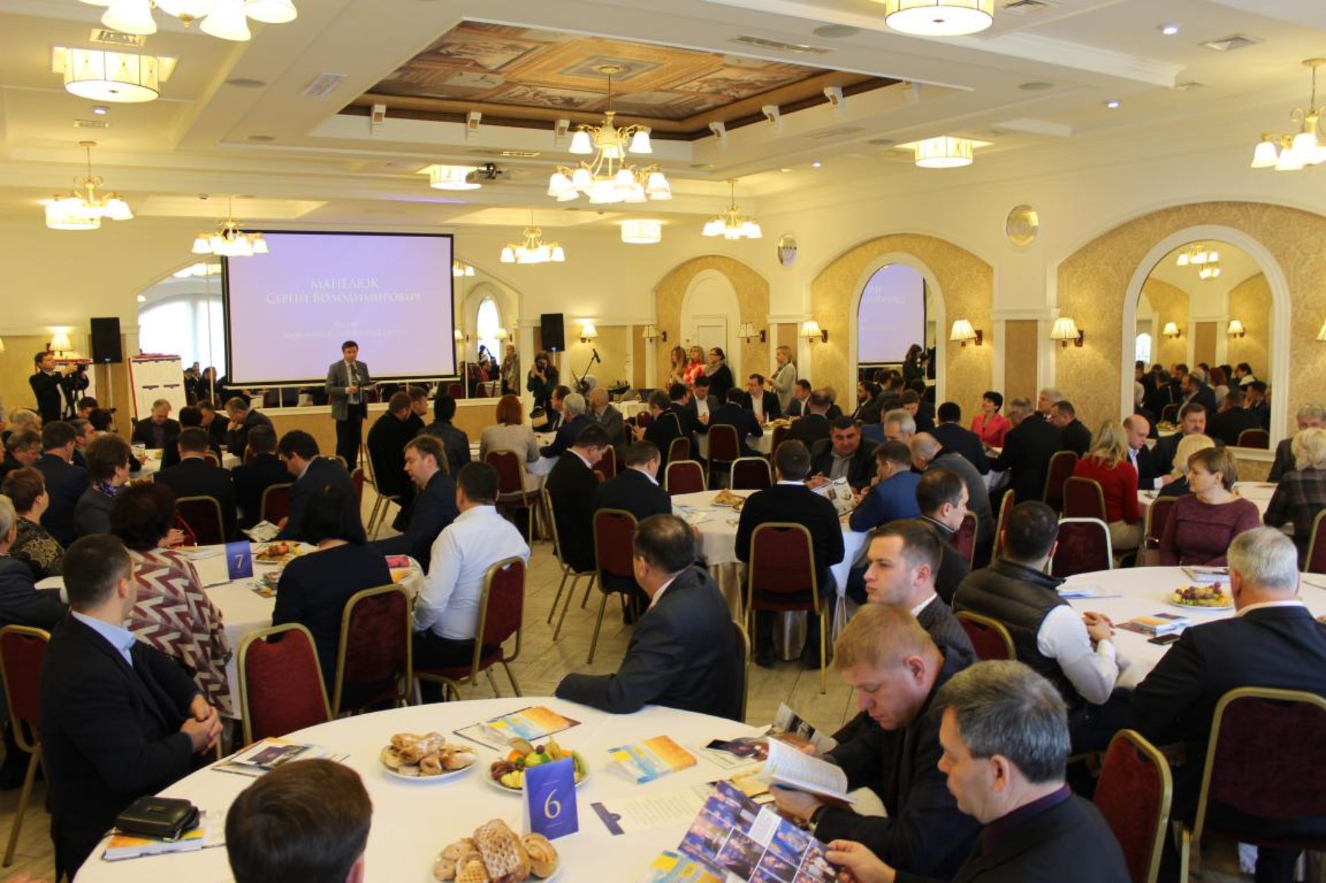 Михайло Паночко під час Молитовного сніданку у Києво-Святошинському районі закликав представників місцевої влади триматися правди