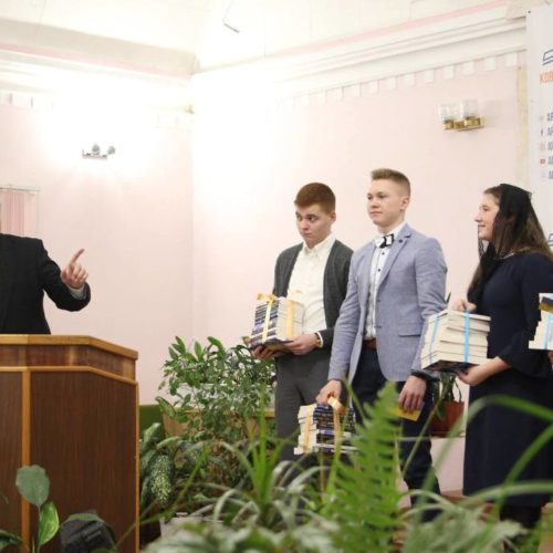 У місіонерській школі «Ковчег Спасіння» вручили дипломи випускникам та оголосили новий набір на навчання