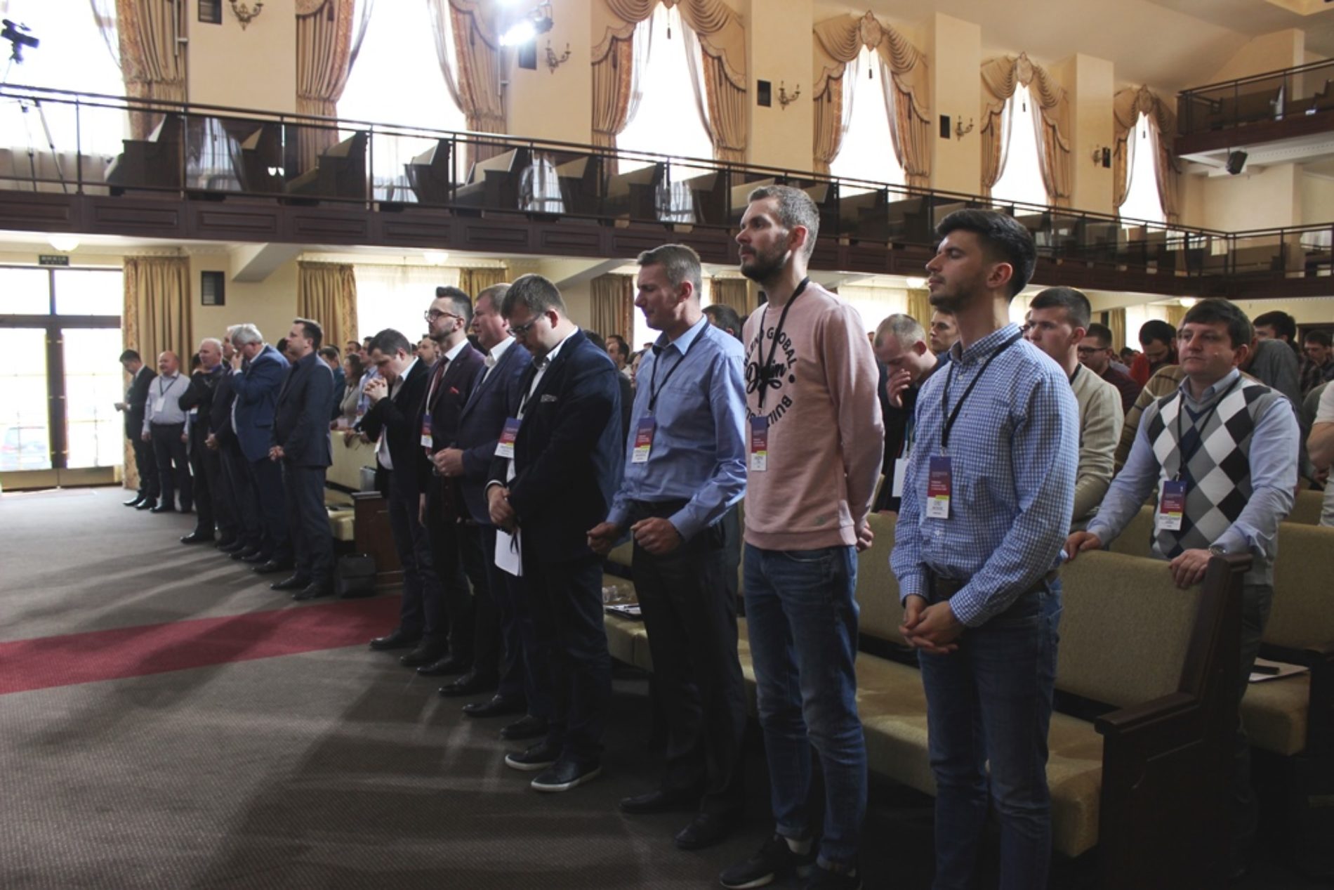 Триста молодіжних служителів п’ятидесятницьких церков взяли участь у конференції «Елементи лідерства»