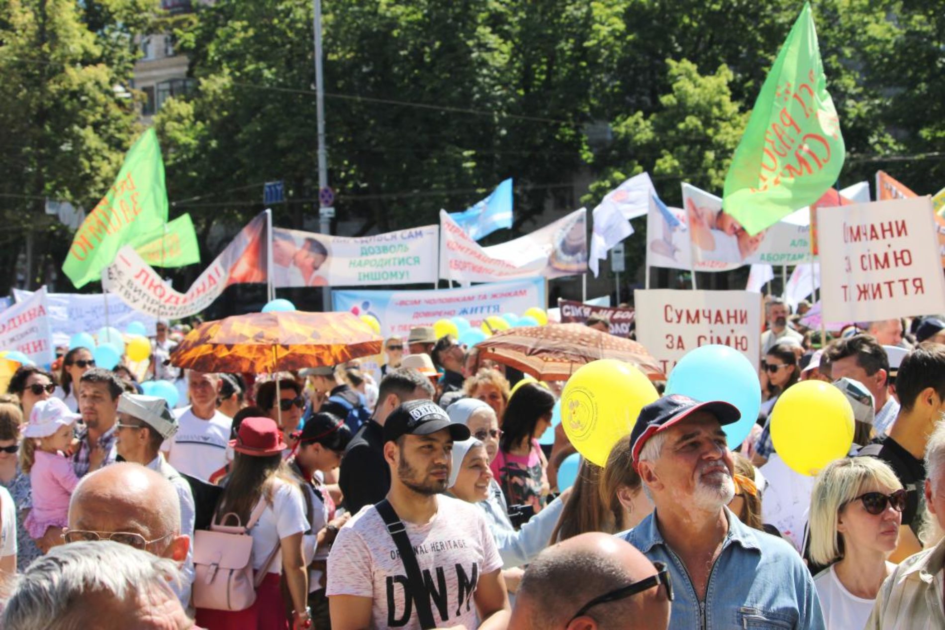 Третя Всеукраїнська Хода на захист прав дітей та сімей зібрала близько 10 тисяч учасників