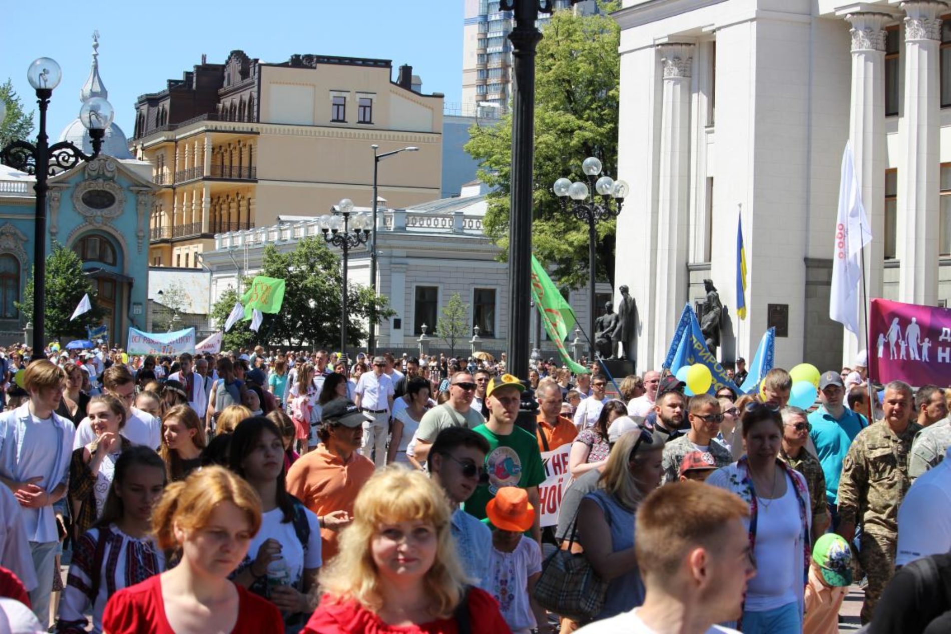 Третя Всеукраїнська Хода на захист прав дітей та сімей зібрала близько 10 тисяч учасників
