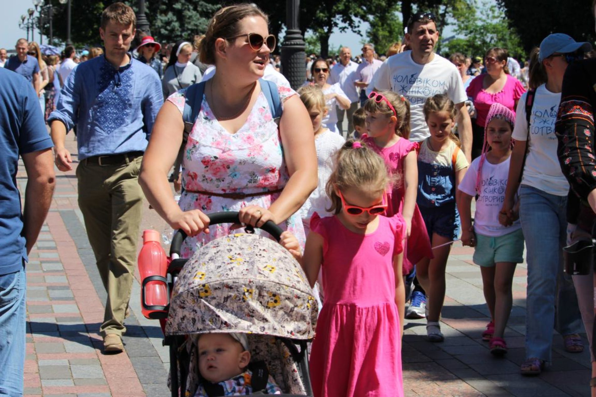 Третя Всеукраїнська Хода на захист прав дітей та сімей зібрала близько 10 тисяч учасників