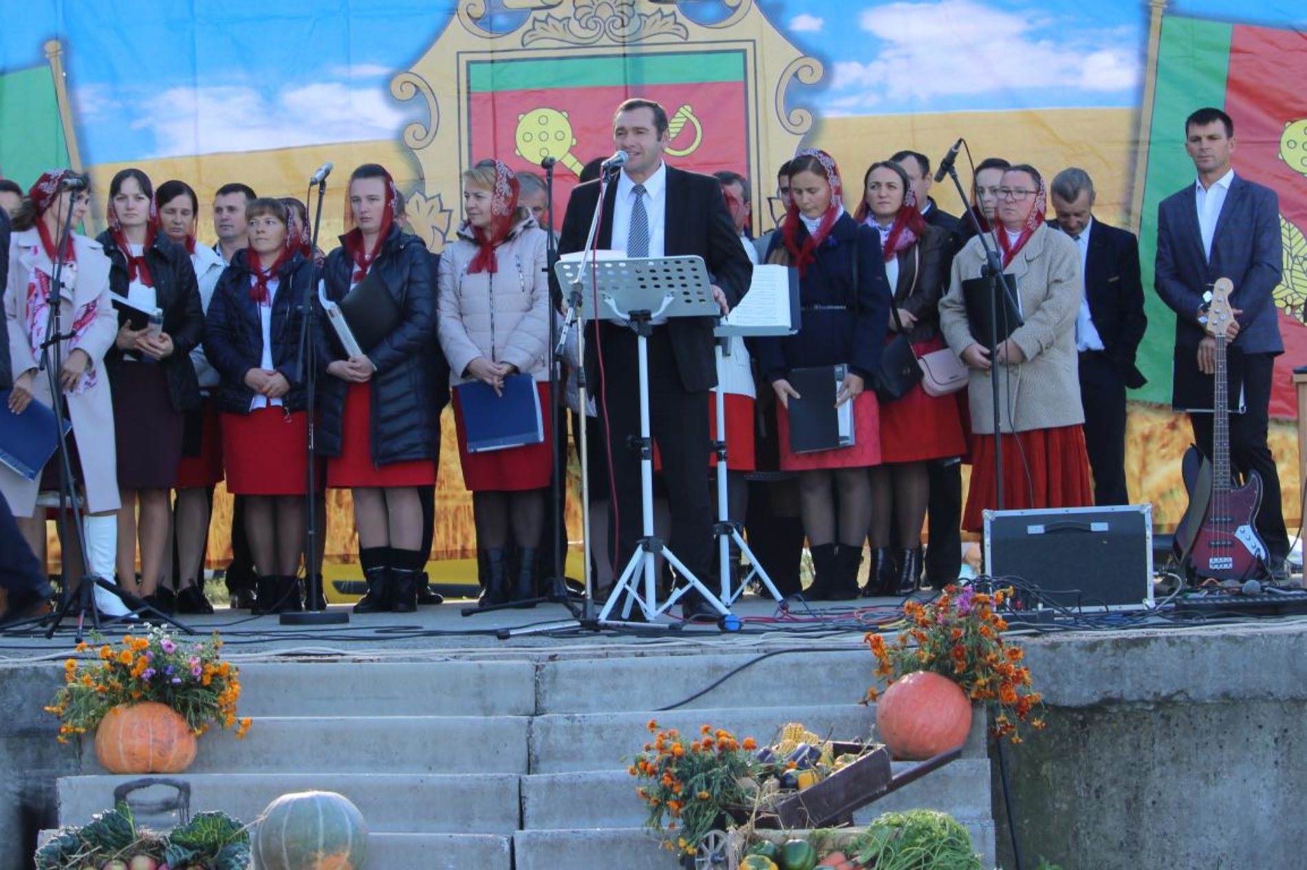 Коли церква стає лідером у селі: на Святі Подяки у Тарасівці влада дякувала церкві за активну позицію