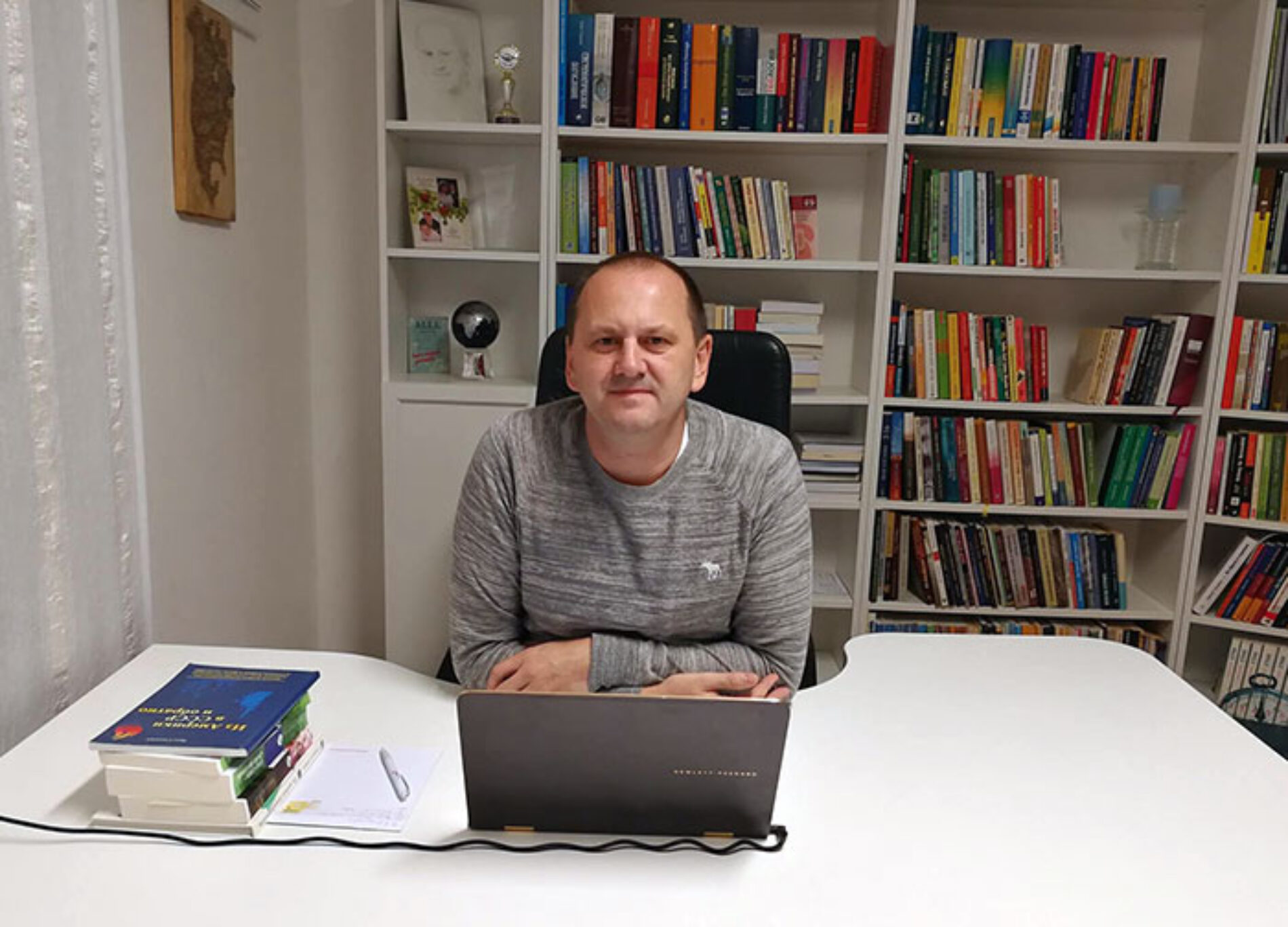 Лео Франк: «Пресвітер не може виховати вчителів, якщо він сам не має цього дару. Завдання пресвітера — знайти вчителів і залучити їх до цього служіння»