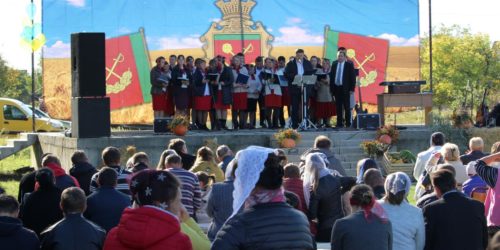 Коли церква стає лідером у селі: на Святі Подяки у Тарасівці влада дякувала церкві за активну позицію