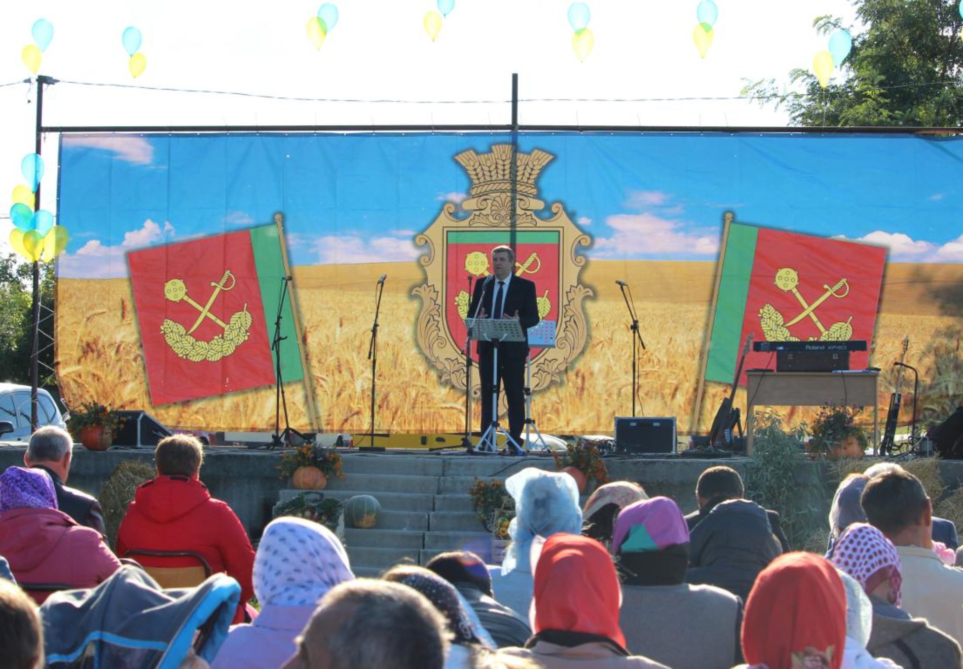 Коли церква стає лідером у селі: на Святі Подяки у Тарасівці влада дякувала церкві за активну позицію