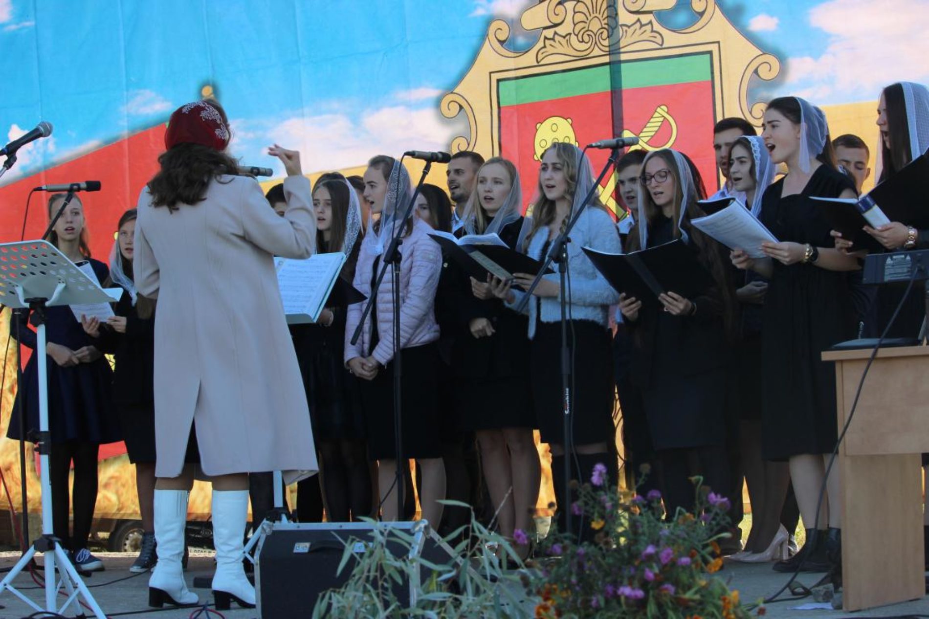 Коли церква стає лідером у селі: на Святі Подяки у Тарасівці влада дякувала церкві за активну позицію