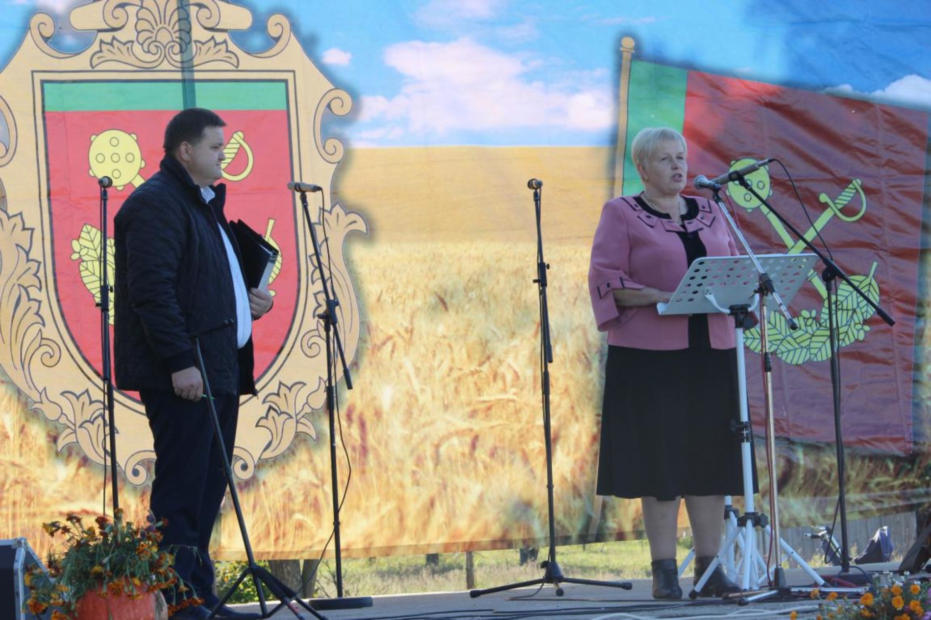 Коли церква стає лідером у селі: на Святі Подяки у Тарасівці влада дякувала церкві за активну позицію