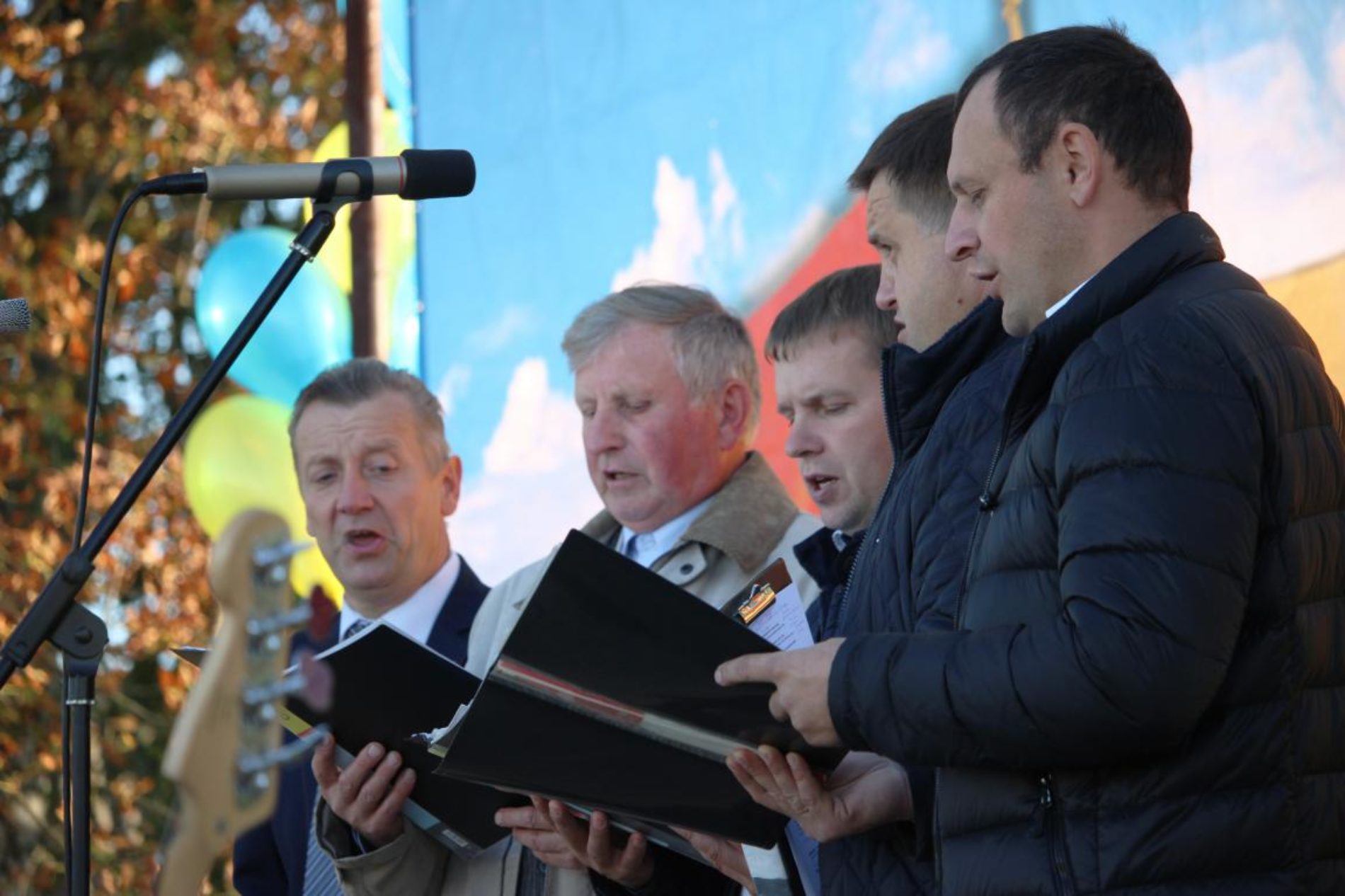 Коли церква стає лідером у селі: на Святі Подяки у Тарасівці влада дякувала церкві за активну позицію