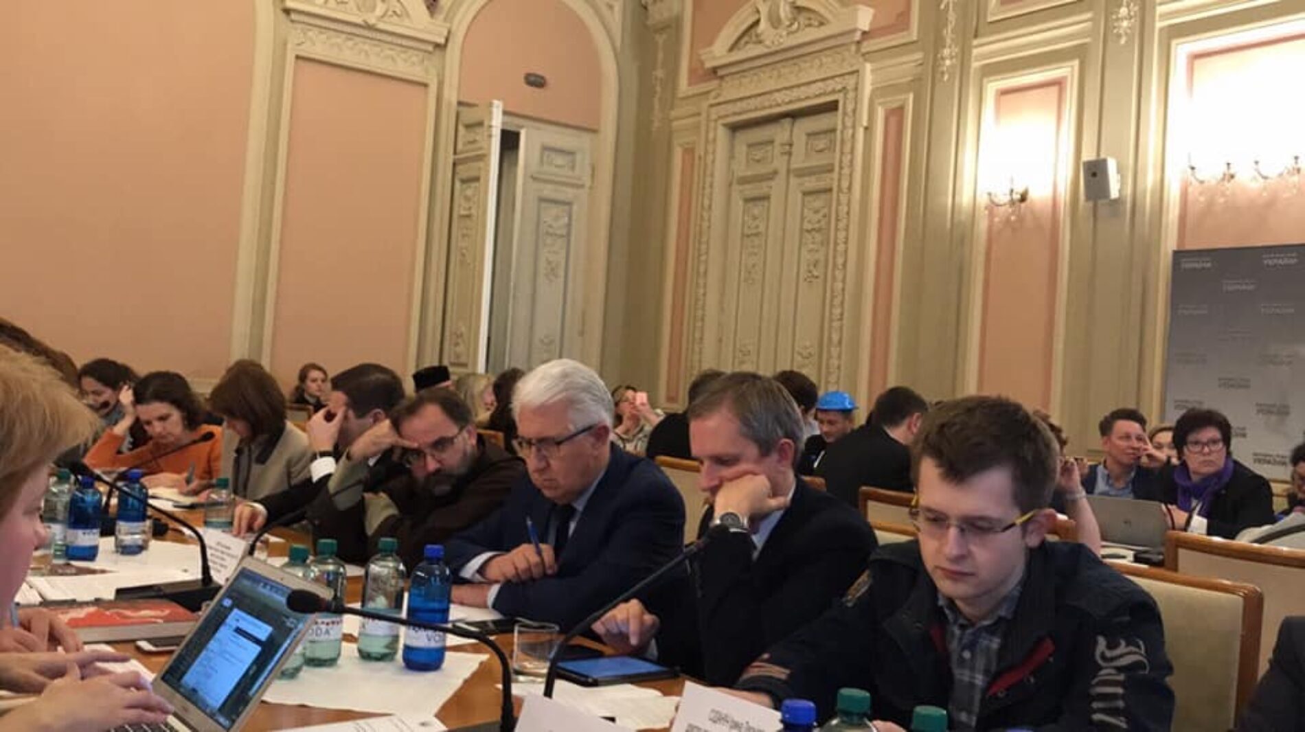 Науково-медичні підходи до проблеми ґендерної рівності обговорили за круглим столом у МОЗ