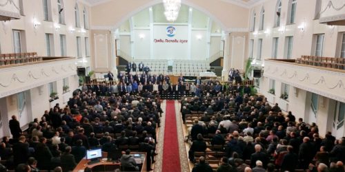 Понад 1200 нових членів охрестили за рік на Рівненщині – репортаж з обласної звітної  конференції