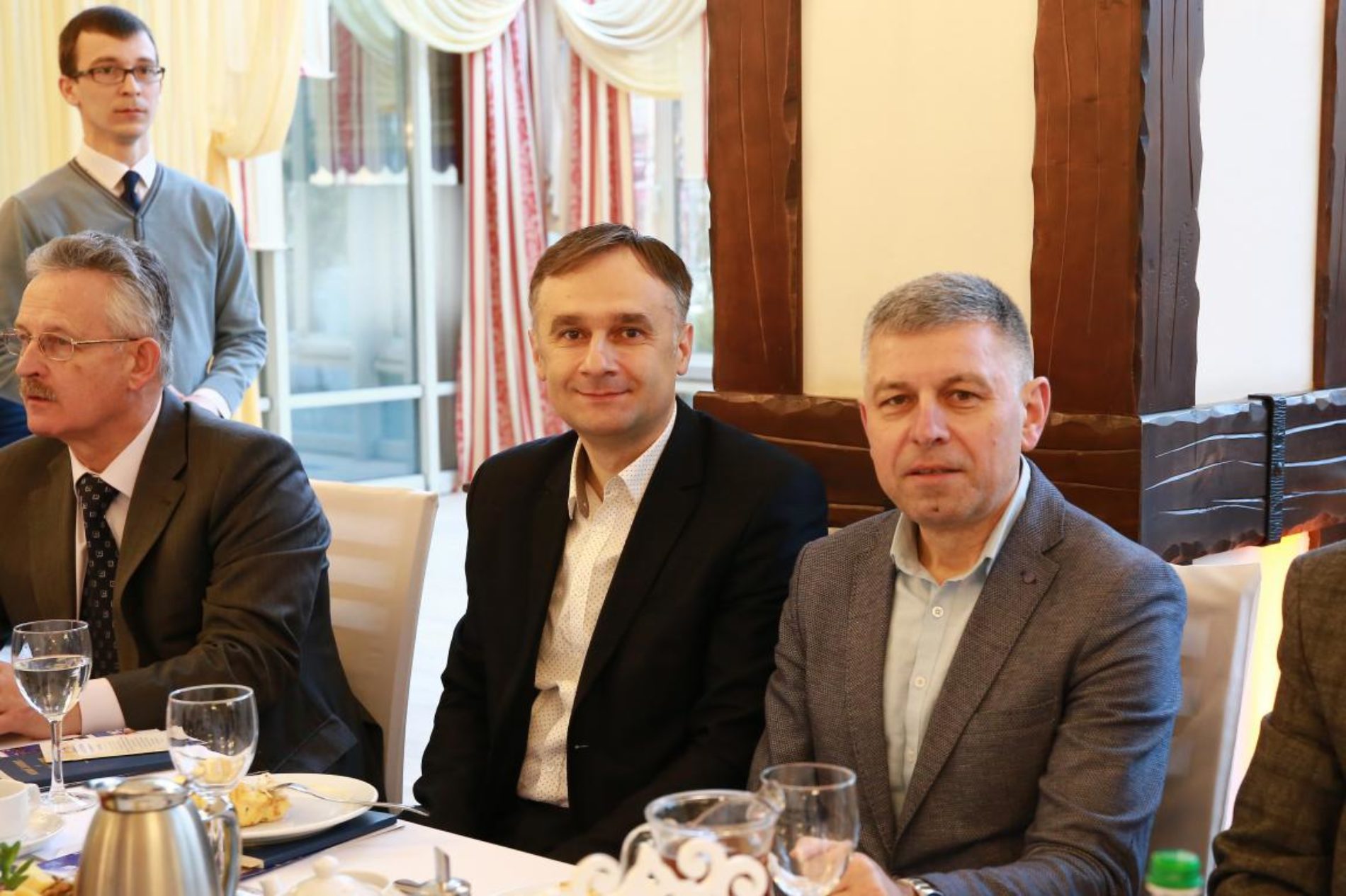 «Ми маємо слухати Божого Слова, коли хочемо успіху», – Михайло Паночко учасникам Першого молитовного сніданку Прикарпаття