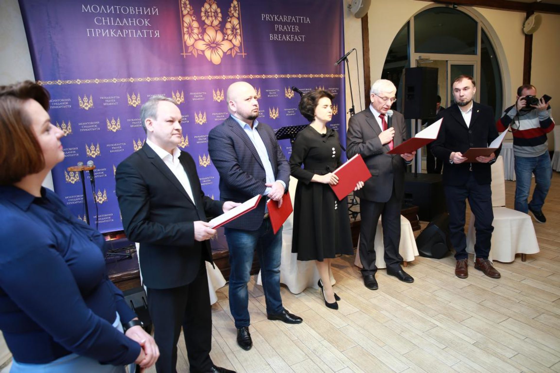 «Ми маємо слухати Божого Слова, коли хочемо успіху», – Михайло Паночко учасникам Першого молитовного сніданку Прикарпаття