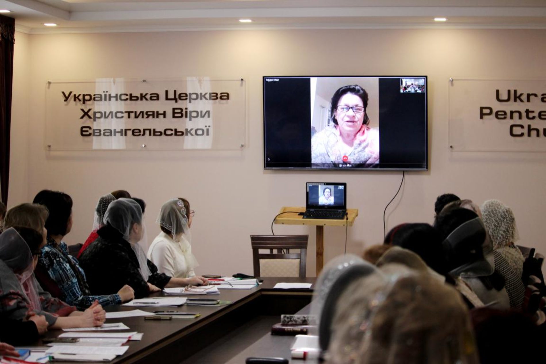 Як посилити служіння жінкам у суспільстві, що стрімко змінюється – про це йшлося на нараді Відділу жіночого служіння
