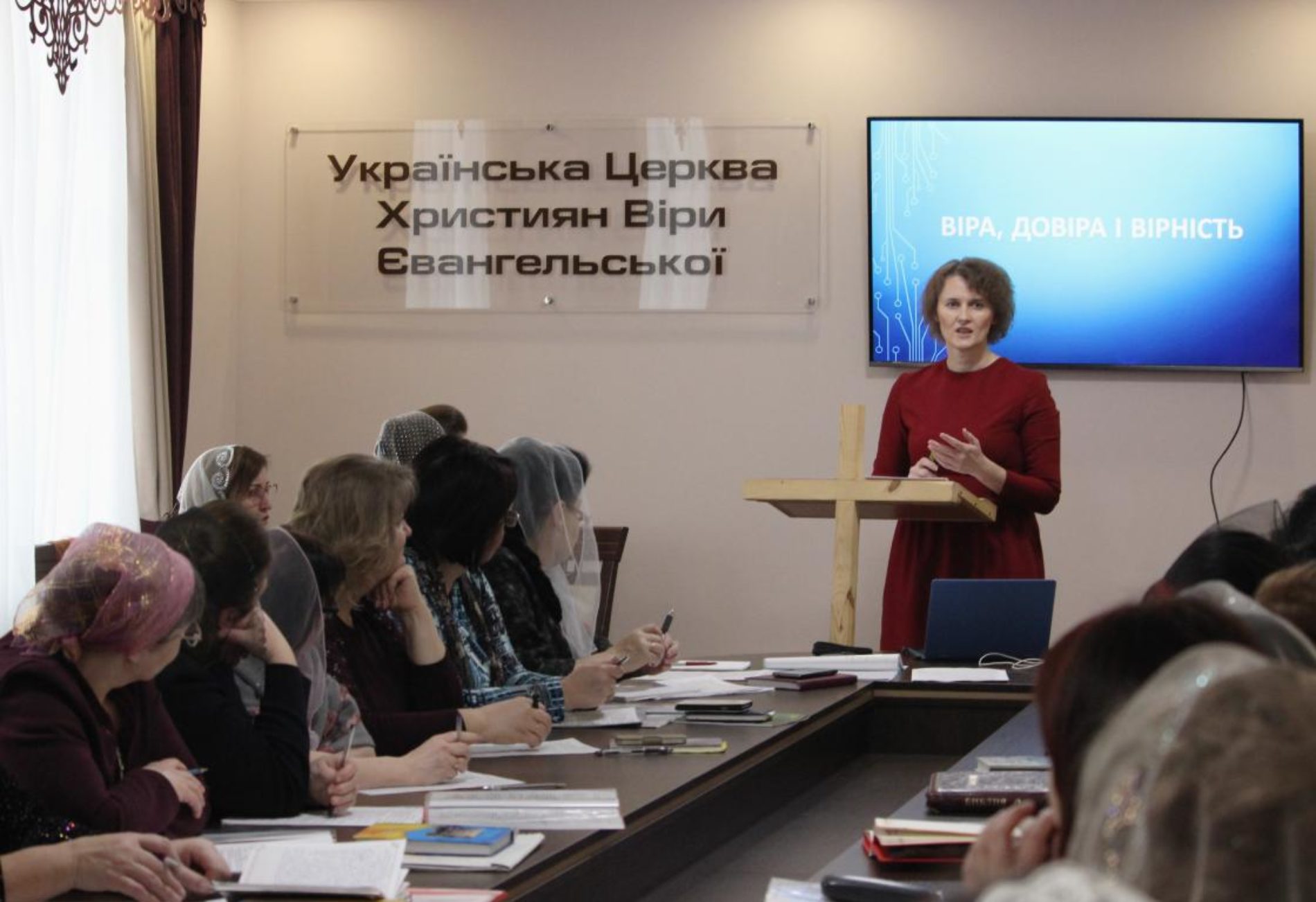 Як посилити служіння жінкам у суспільстві, що стрімко змінюється – про це йшлося на нараді Відділу жіночого служіння