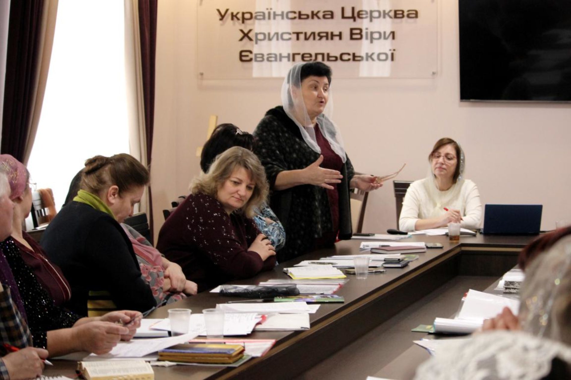 Як посилити служіння жінкам у суспільстві, що стрімко змінюється – про це йшлося на нараді Відділу жіночого служіння