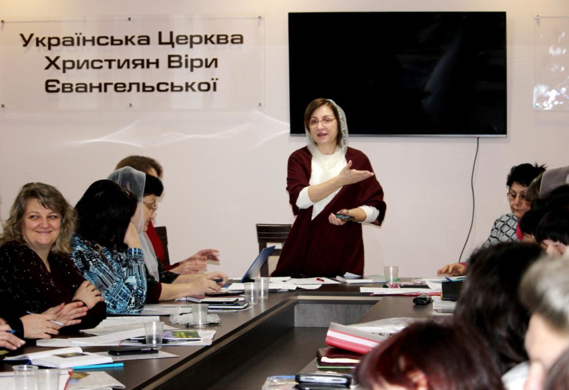 Як посилити служіння жінкам у суспільстві, що стрімко змінюється – про це йшлося на нараді Відділу жіночого служіння