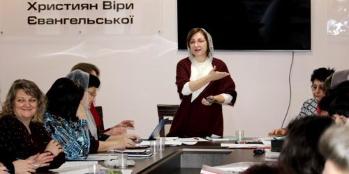 Як посилити служіння жінкам у суспільстві, що стрімко змінюється – про це йшлося на нараді Відділу жіночого служіння