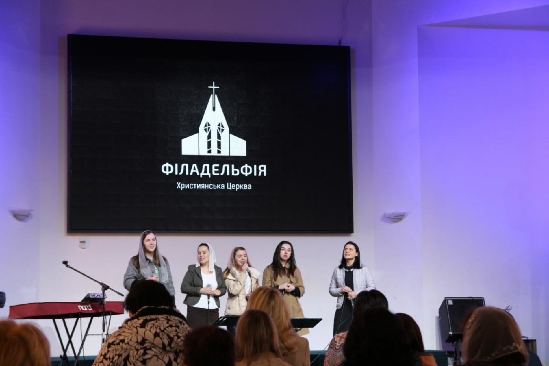 Сестри з церков Києва та області провели конференцію на тему: «Хто я?» (ФОТО)