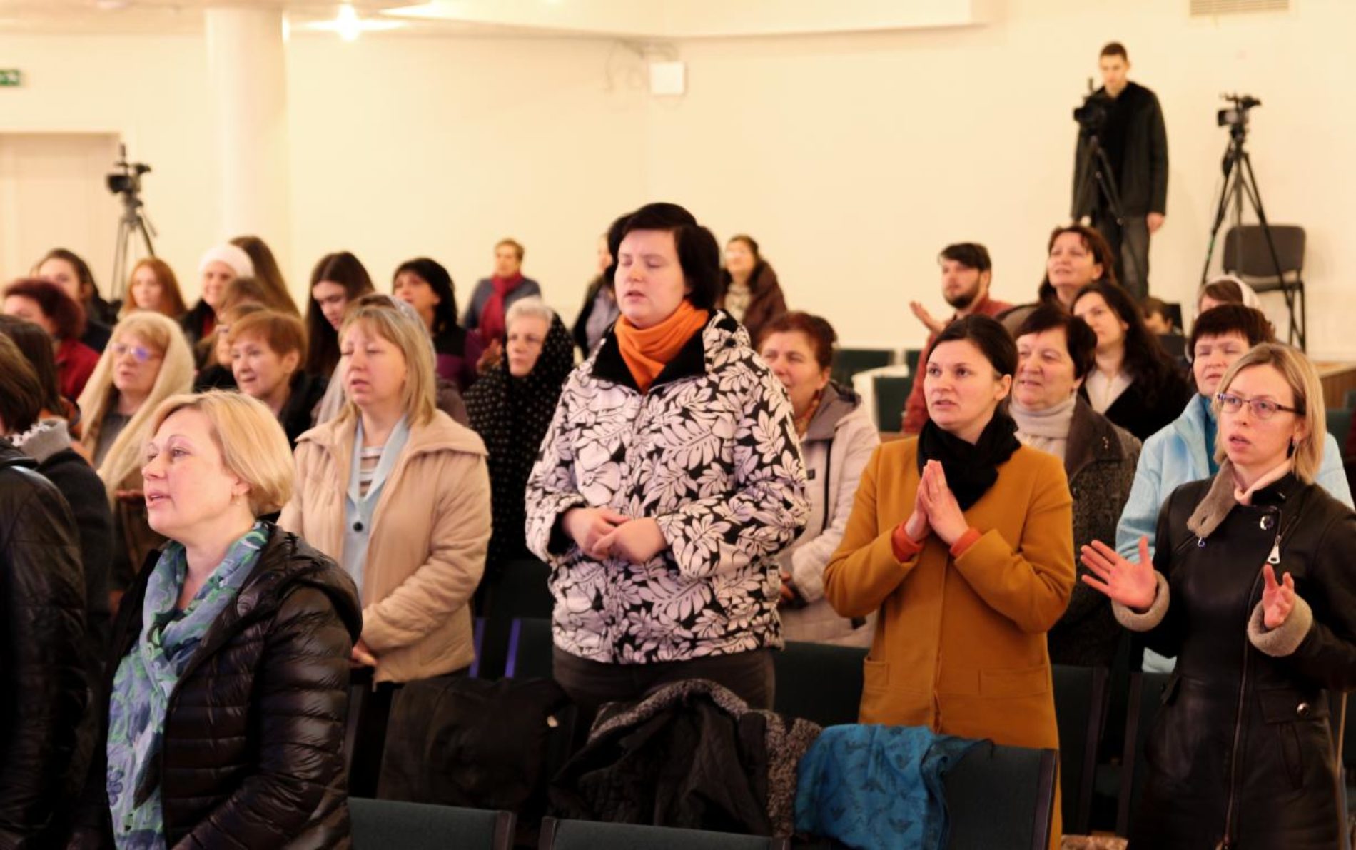 Сестри з церков Києва та області провели конференцію на тему: «Хто я?» (ФОТО)
