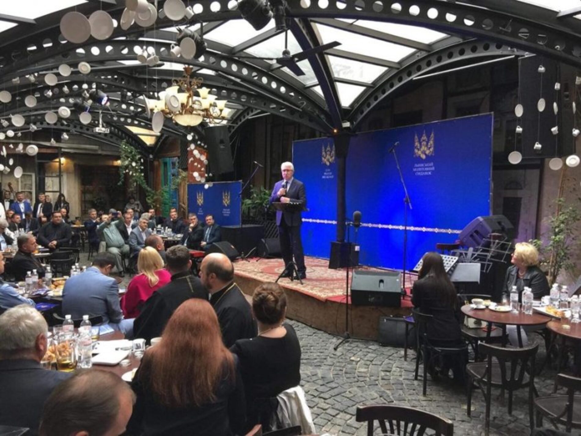 «Ми щасливі, коли наші діти розумні, але краще, коли і слухняні. Тому моє побажання – навчіться слухати!» – Михайло Паночко учасникам Молитовного сніданку у Львові