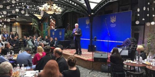 «Ми щасливі, коли наші діти розумні, але краще, коли і слухняні. Тому моє побажання – навчіться слухати!» – Михайло Паночко учасникам Молитовного сніданку у Львові