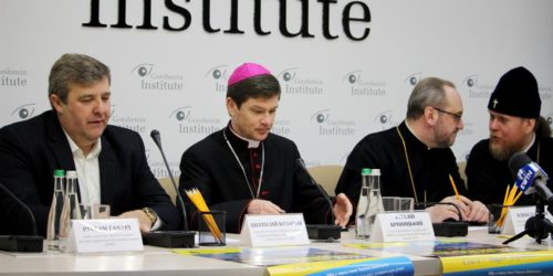 Представники ВРЦіРО розповіли журналістам про деталі Всеукраїнської ходи на захист прав дітей і сімей