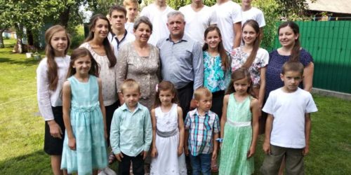 Унікальна історія багатодітної сім’ї Володимира Савочки: як діють Божі благословення у поколіннях