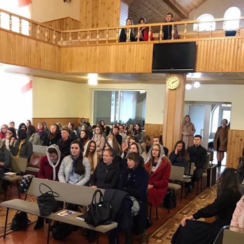 Вчителі недільних шкіл на конференції в Підгайцях шукали відповідь на питання «Як зберегти покоління»  