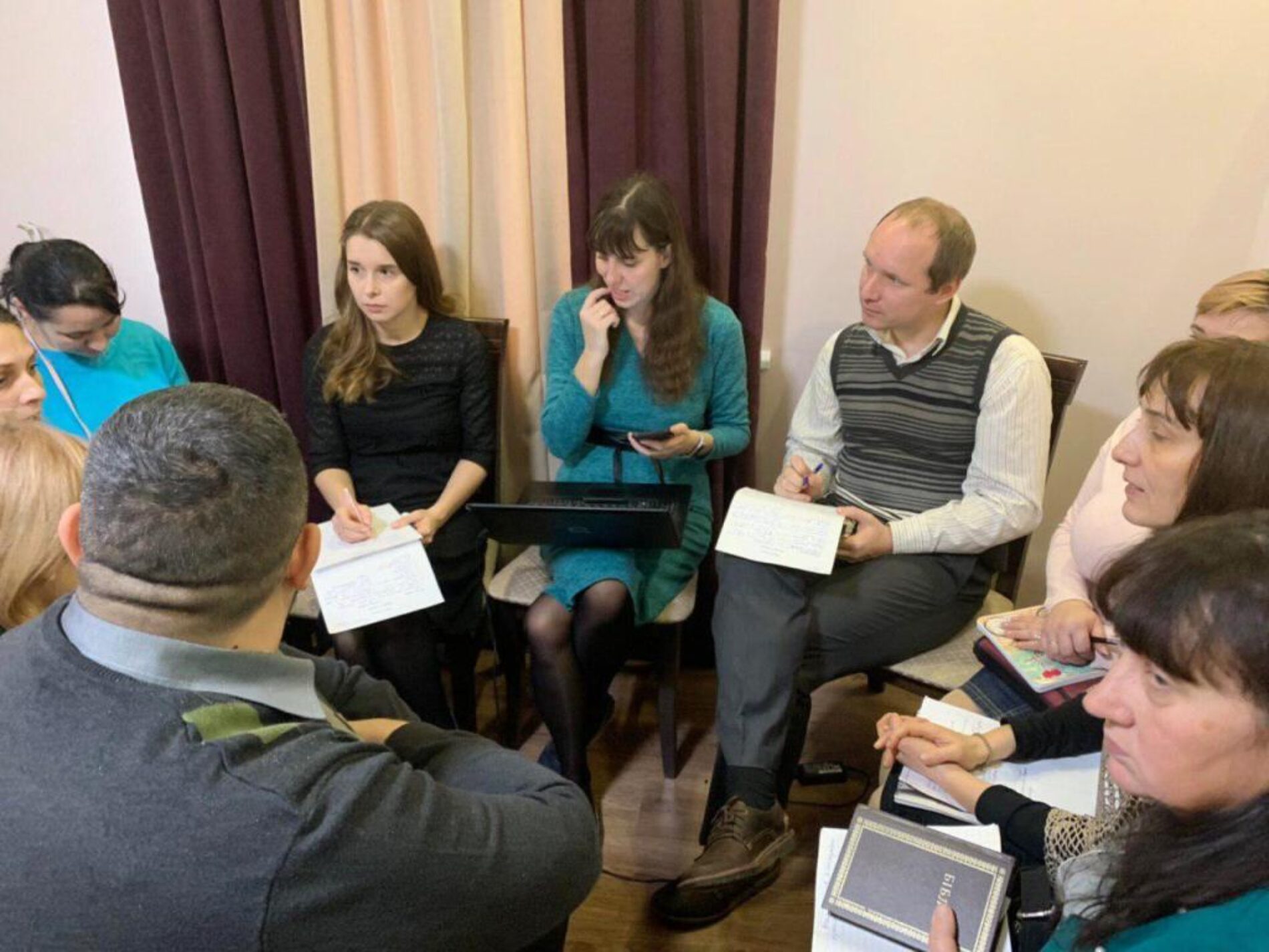 Душеопікунство дітей та підлітків, проблема гаджетів і соцмереж були в центрі обговорення на конференції дитячих служителів