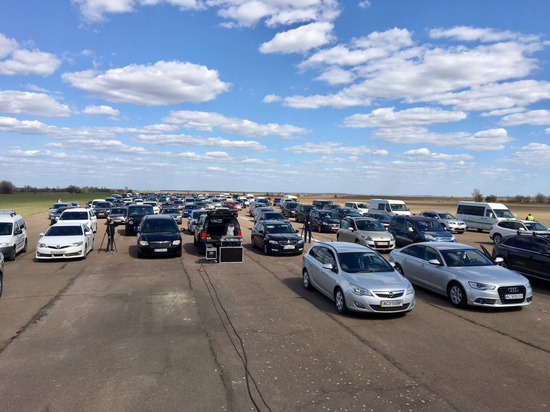 Луцькі п’ятидесятники провели пасхальні авто-богослужіння на аеродромі