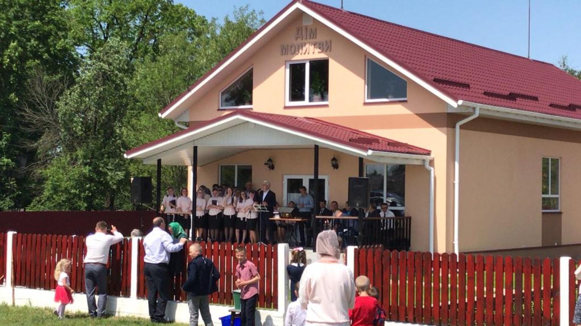 Церква з 90-річною історією у селі Обсіч на Рівненщині днями святкувала відкриття Дому молитви