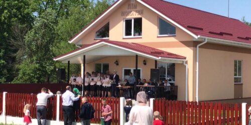 Церква з 90-річною історією у селі Обсіч на Рівненщині днями святкувала відкриття Дому молитви