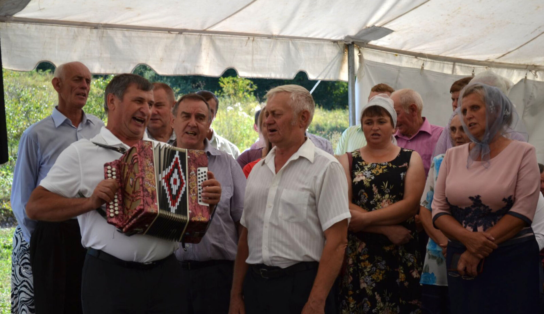 До 100-річчя євангельської проповіді в селі Квіткове на Тернопільщині місіонери та підприємці подарували селянам дорогу