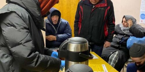 В морози члени київської церкви «Альфа» чергували в пункті обігріву, роздавали теплий одяг та духовно підтримували безхатченків     