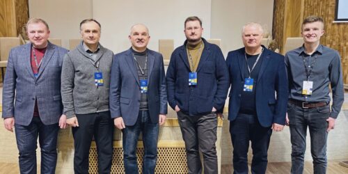 Понад шістдесят юнаків вчилися проповідувати краще протягом установчої сесії школи PROMOVA
