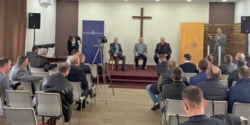 На Івано-Франківщині Департамент освіти УЦХВЄ провів першу конференцію проєкту «Оновлення»