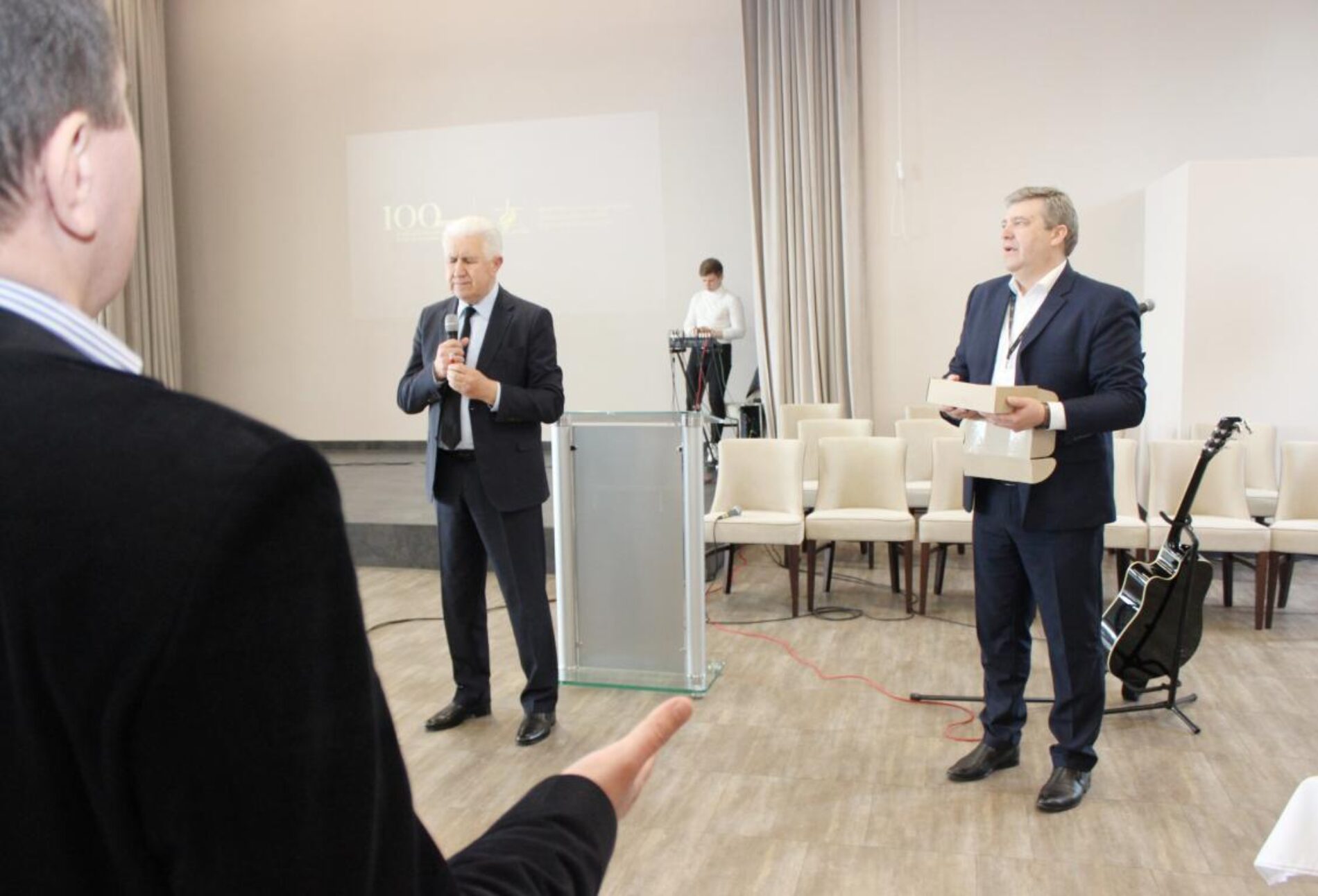 «Три речі, що підтримують вогонь П’ятидесятниці» – звітну конференцію УЦХВЄ присвятили сторіччю пробудження в Україні