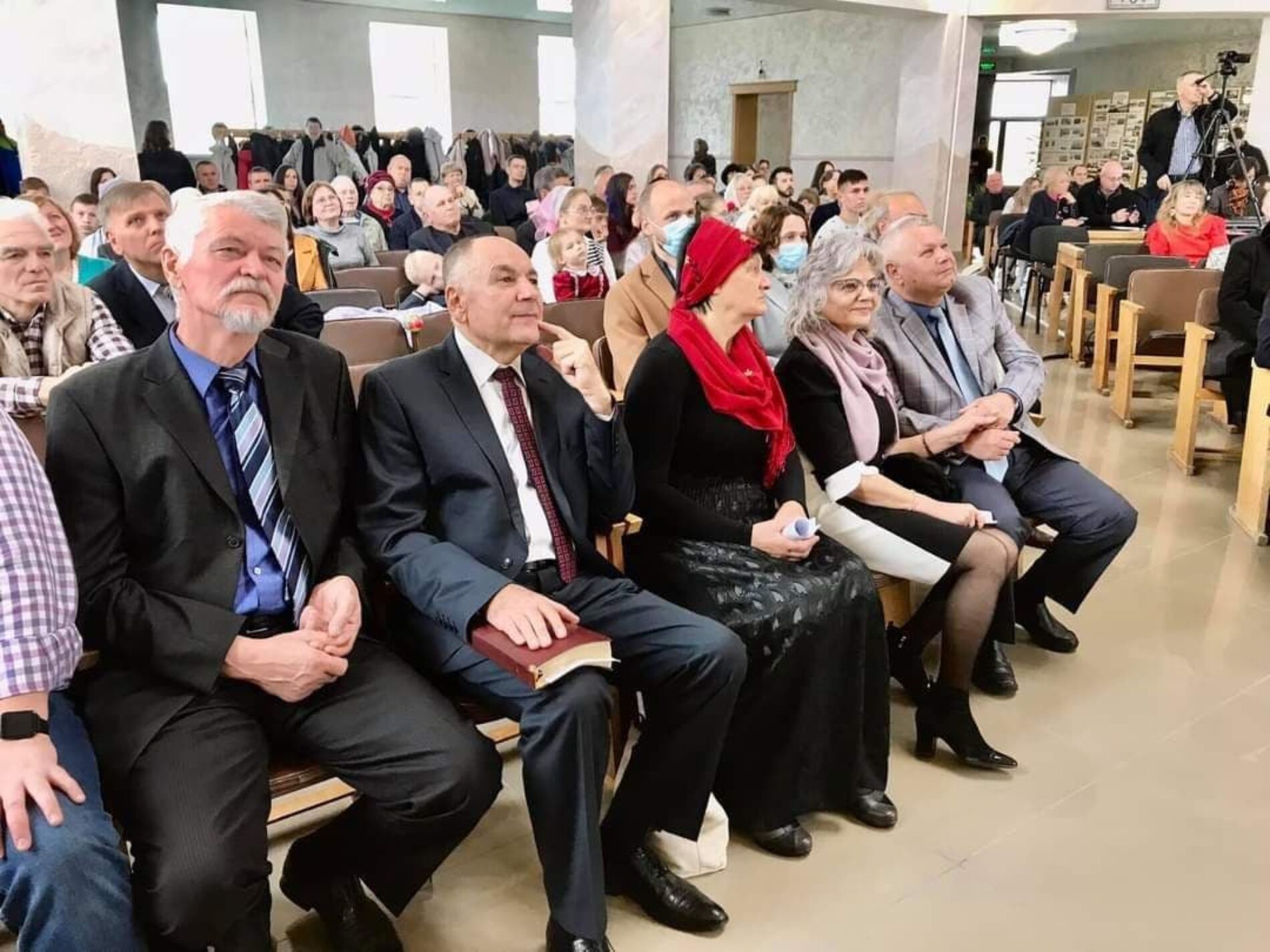 Церкву в м. Нетішині з 30-річчям привітала народна артистка Оксана Білозір, представники місцевої влади та служителі