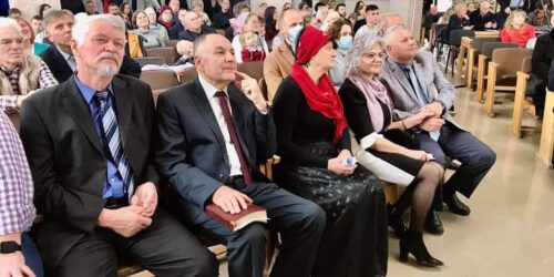 Церкву в м. Нетішині з 30-річчям привітала народна артистка Оксана Білозір, представники місцевої влади та служителі